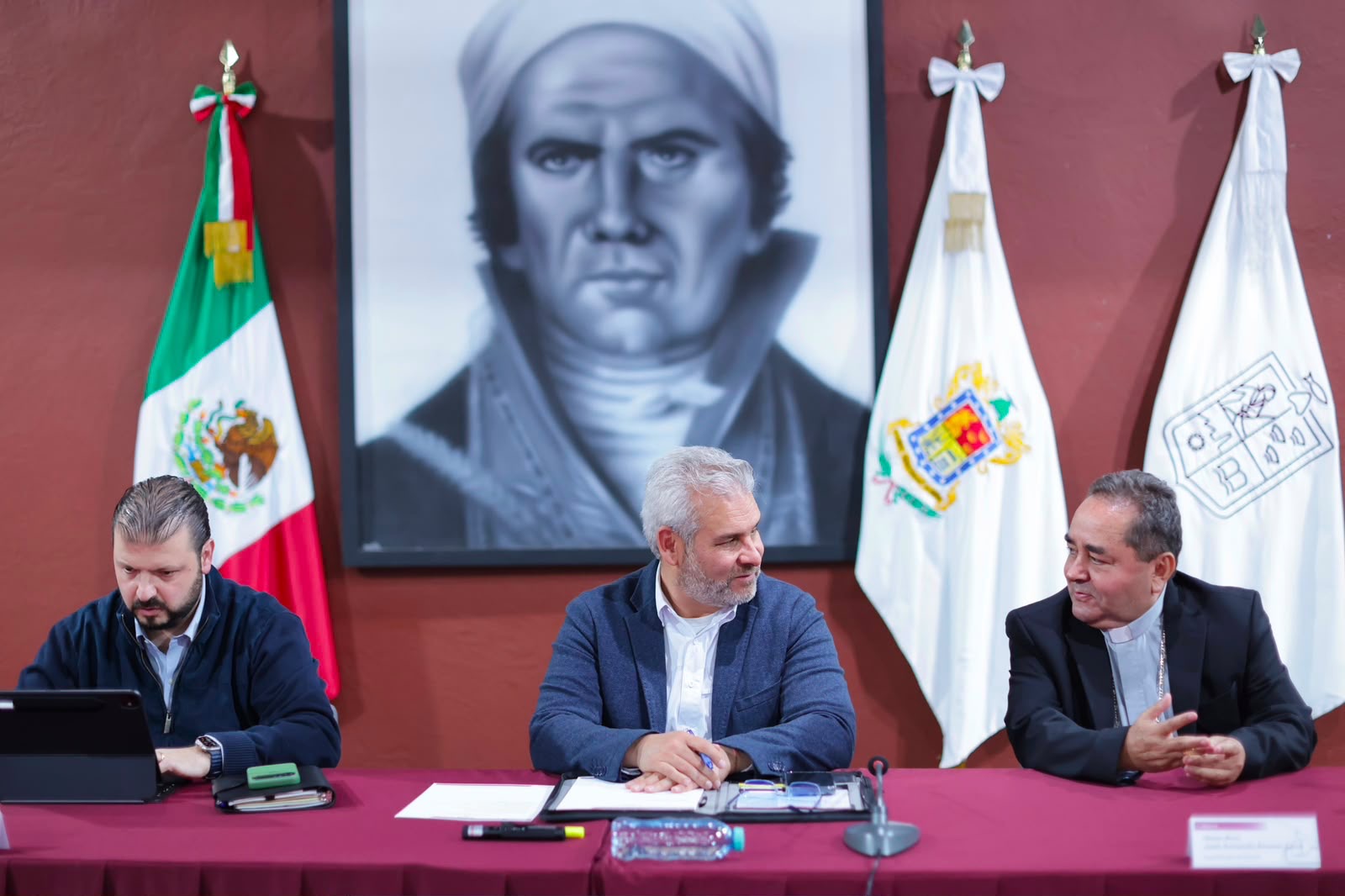Acuerdan Bedolla y obispos mantener diálogo por la concordia y la seguridad