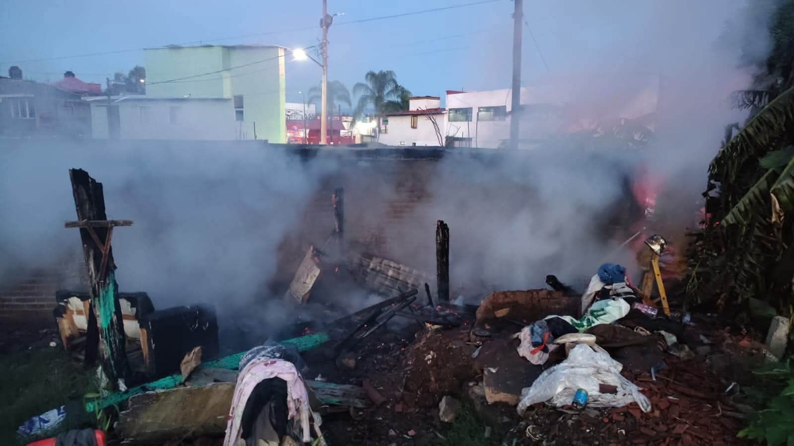 Incendio en inmueble abandonado moviliza a cuerpos de emergencia en Morelia