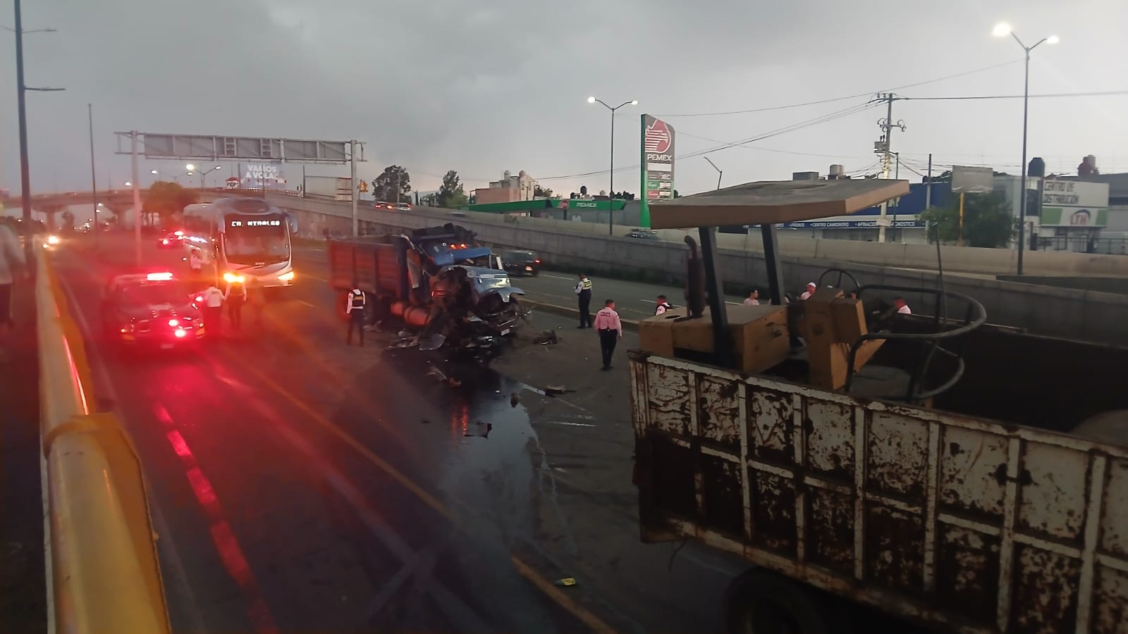 Camión de carga provoca choque múltiple en el Libramiento Norte de Morelia; hay un lesionado