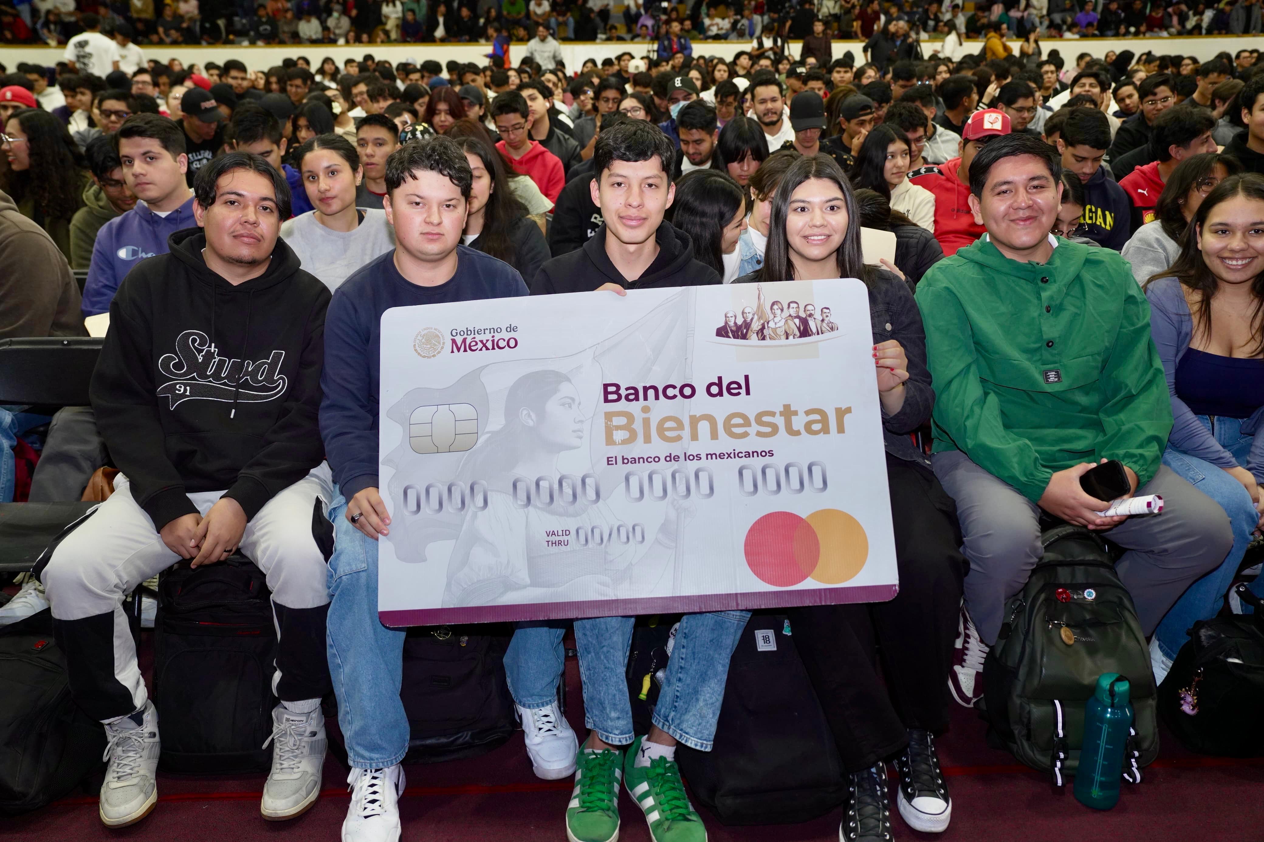 Con una inversión de más de 531 mdp, la Beca Gertrudis Bocanegra apoya a los universitarios michoacanos