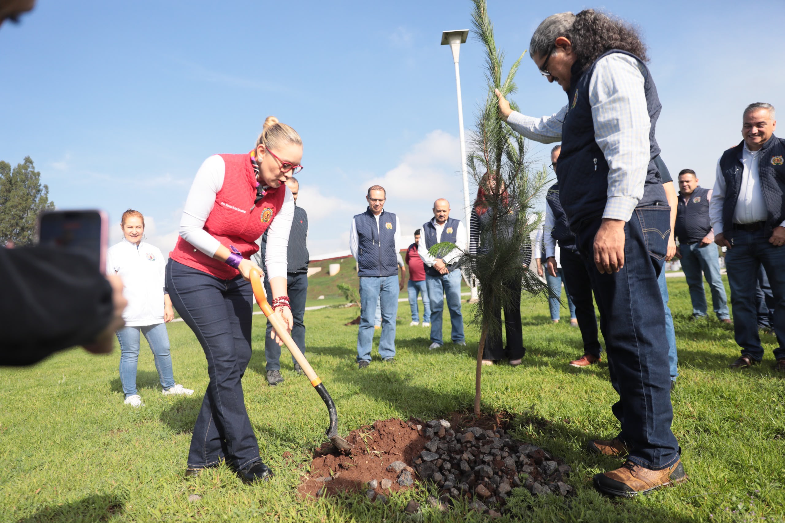 UMSNH, COMPROMETIDA CON EL CUIDADO DEL MEDIO AMBIENTE; ENCABEZA RECTORA, CRUZADA DE REFORESTACIÓN