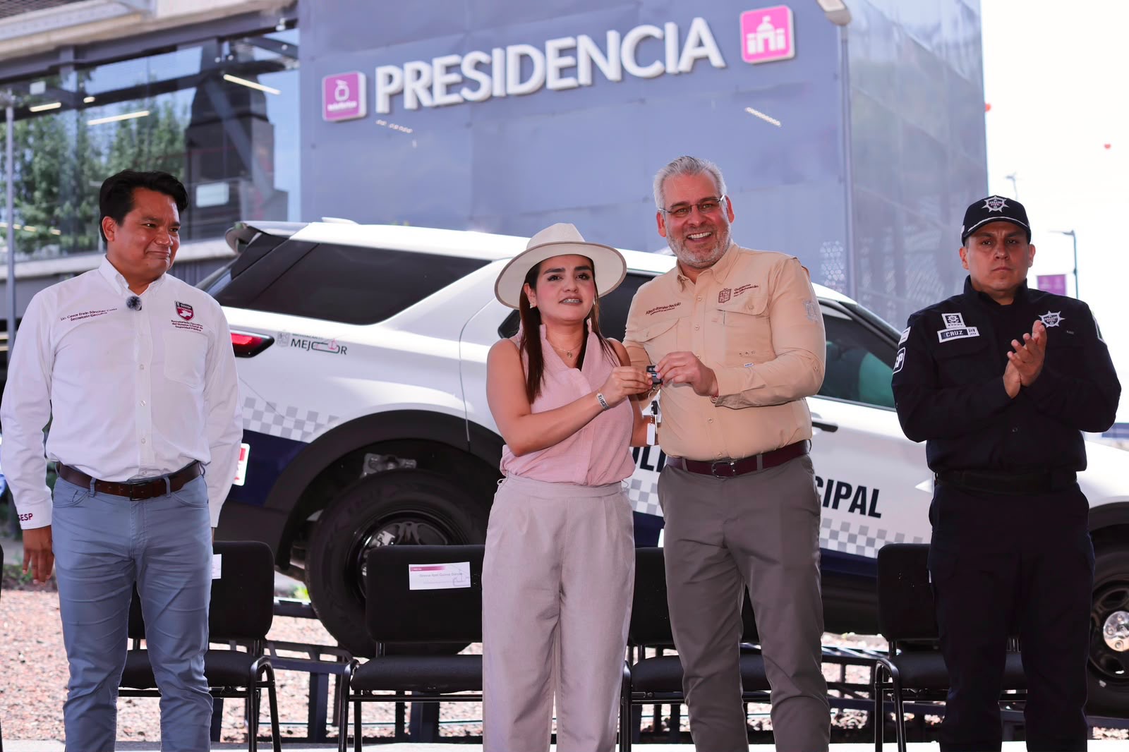 Entrega Bedolla patrullas de última generación para reforzar la seguridad en Uruapan