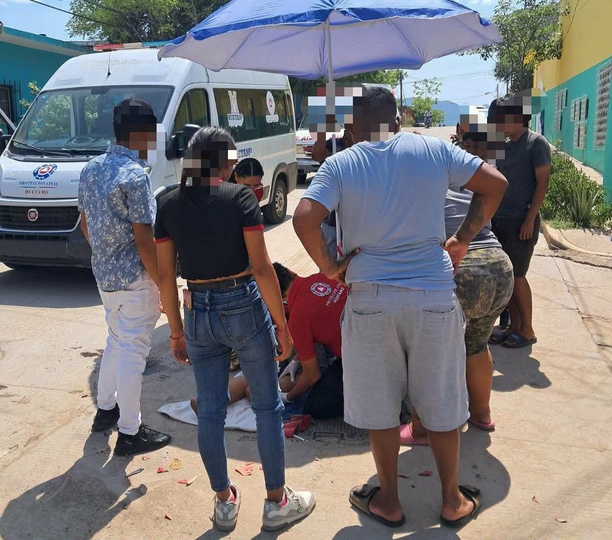 Choque entre moto y camioneta deja dos adolescentes heridos en Huetamo 