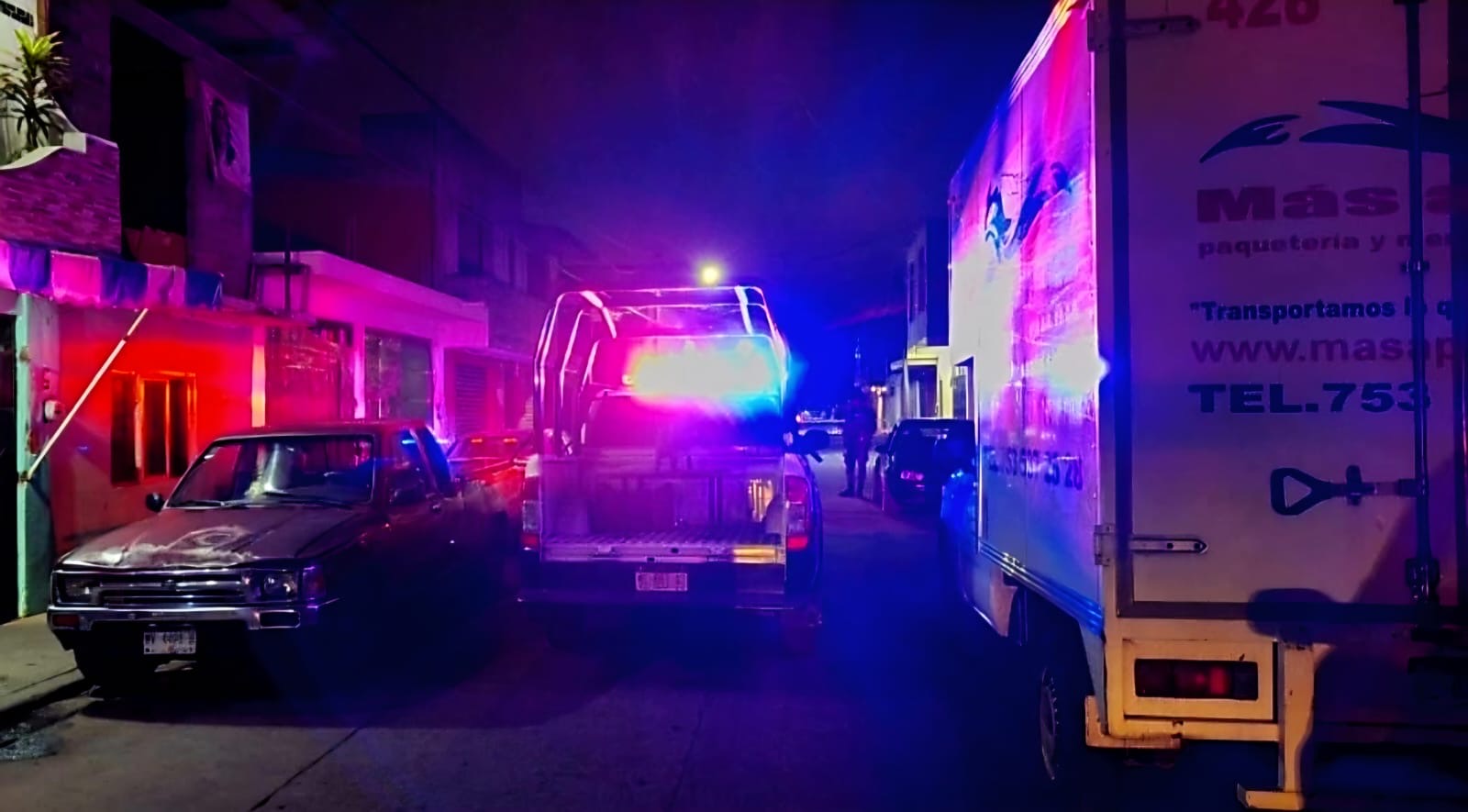 Hallan a un masculino asesinado y encajuelado, en la colonia Ferrocarrilera de Uruapan 