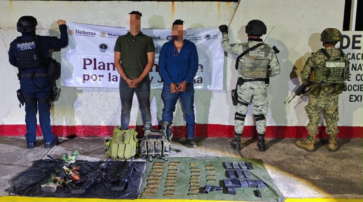SSP, Defensa y GN detienen a 2 hombres en posesión de armas y equipo táctico en Arteaga