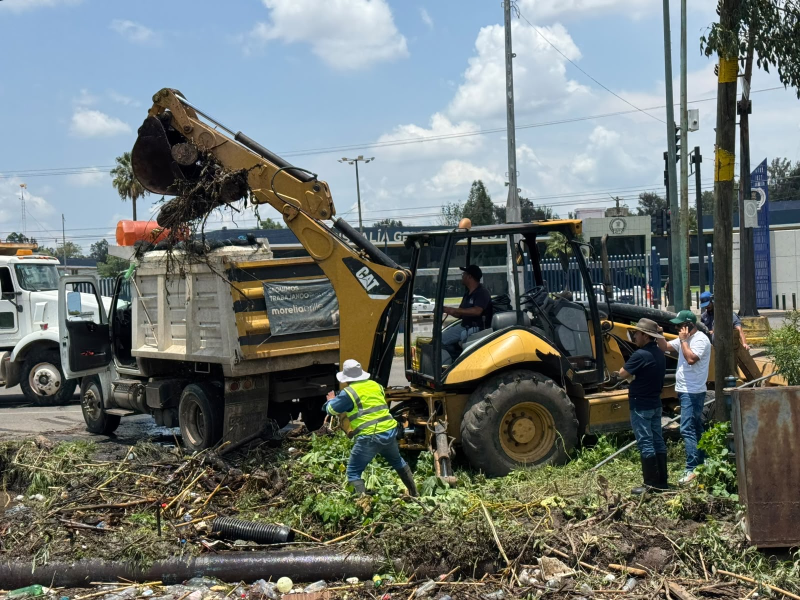 Gobierno Municipal atiende encharcamientos en avenida Benito Juárez