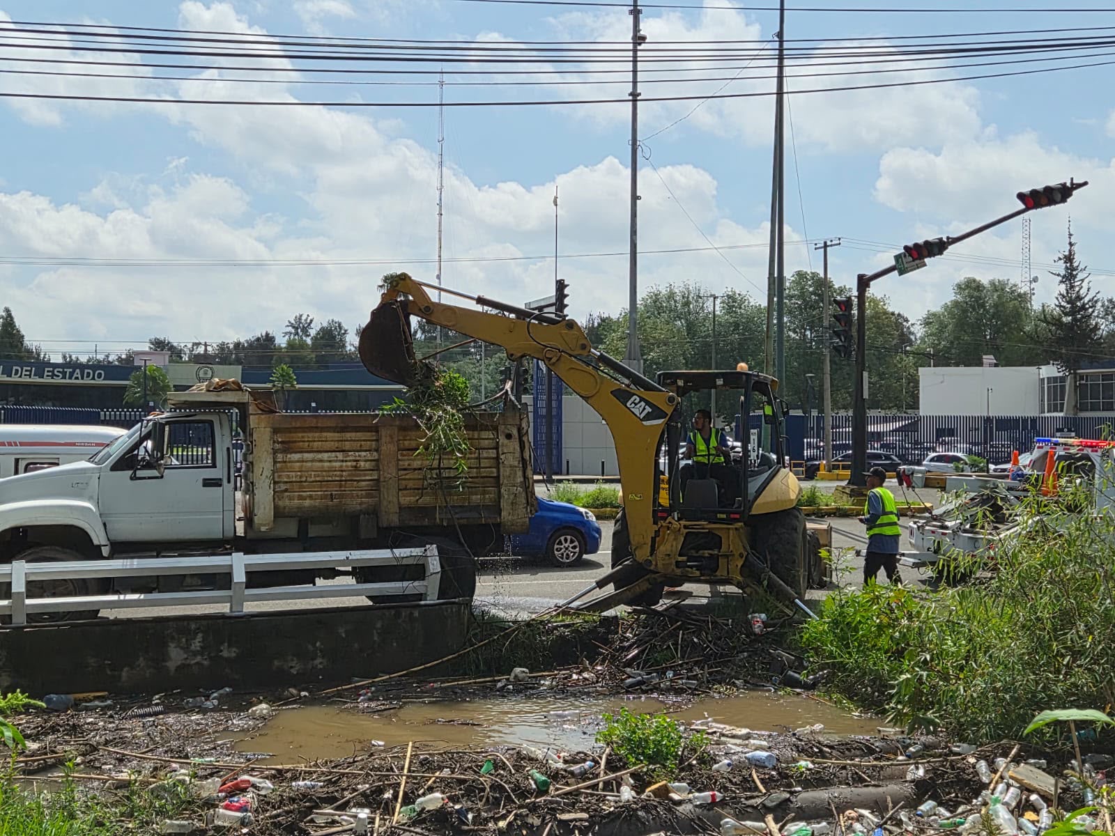Retiran más de 70 toneladas de basura del Dren Barajas; SLyT llama a no tirar desechos en la vía pública