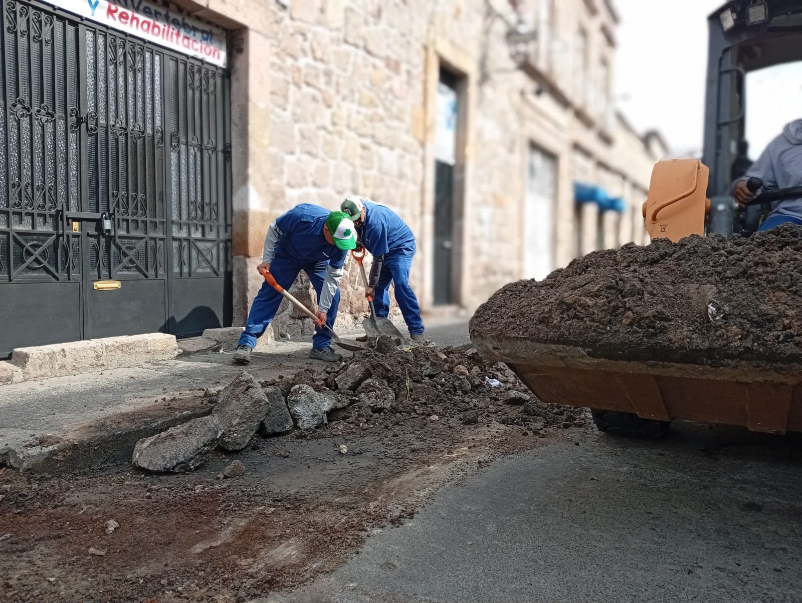 Ooapas da seguimiento integral a trabajos con retiro de escombro en distintos puntos de Morelia 