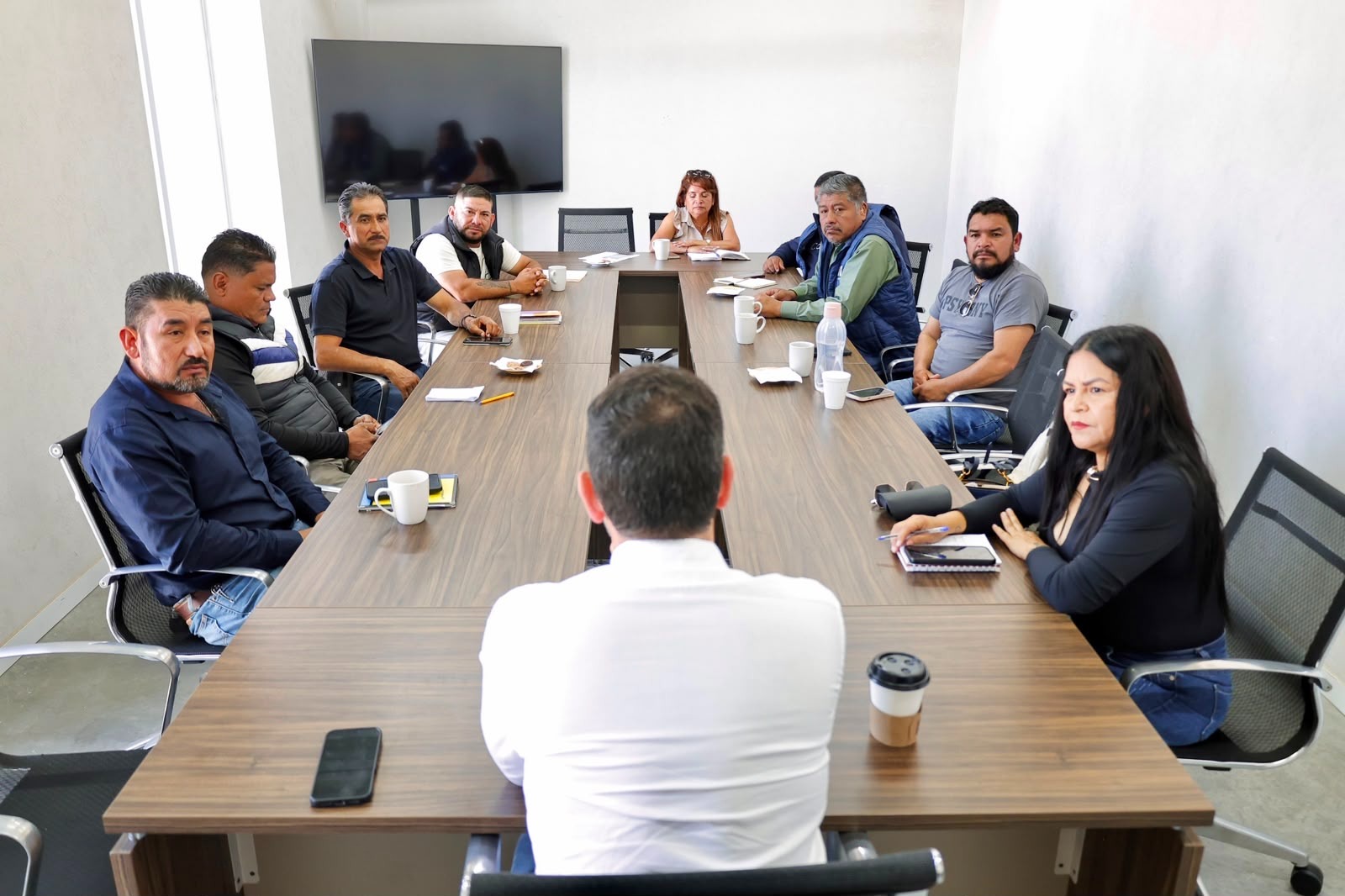 Yankel Benítez cierra filas con jefes de tenencia; establecen obras prioritarias en zona rural