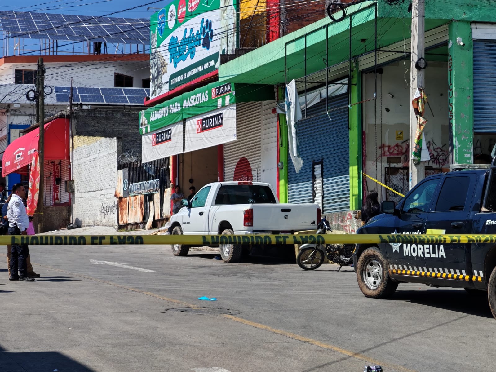 Aseguran 15 máquinas tragamonedas y la cachimba donde se registró triple crim3n en la zona de la Central de Abastos de Morelia