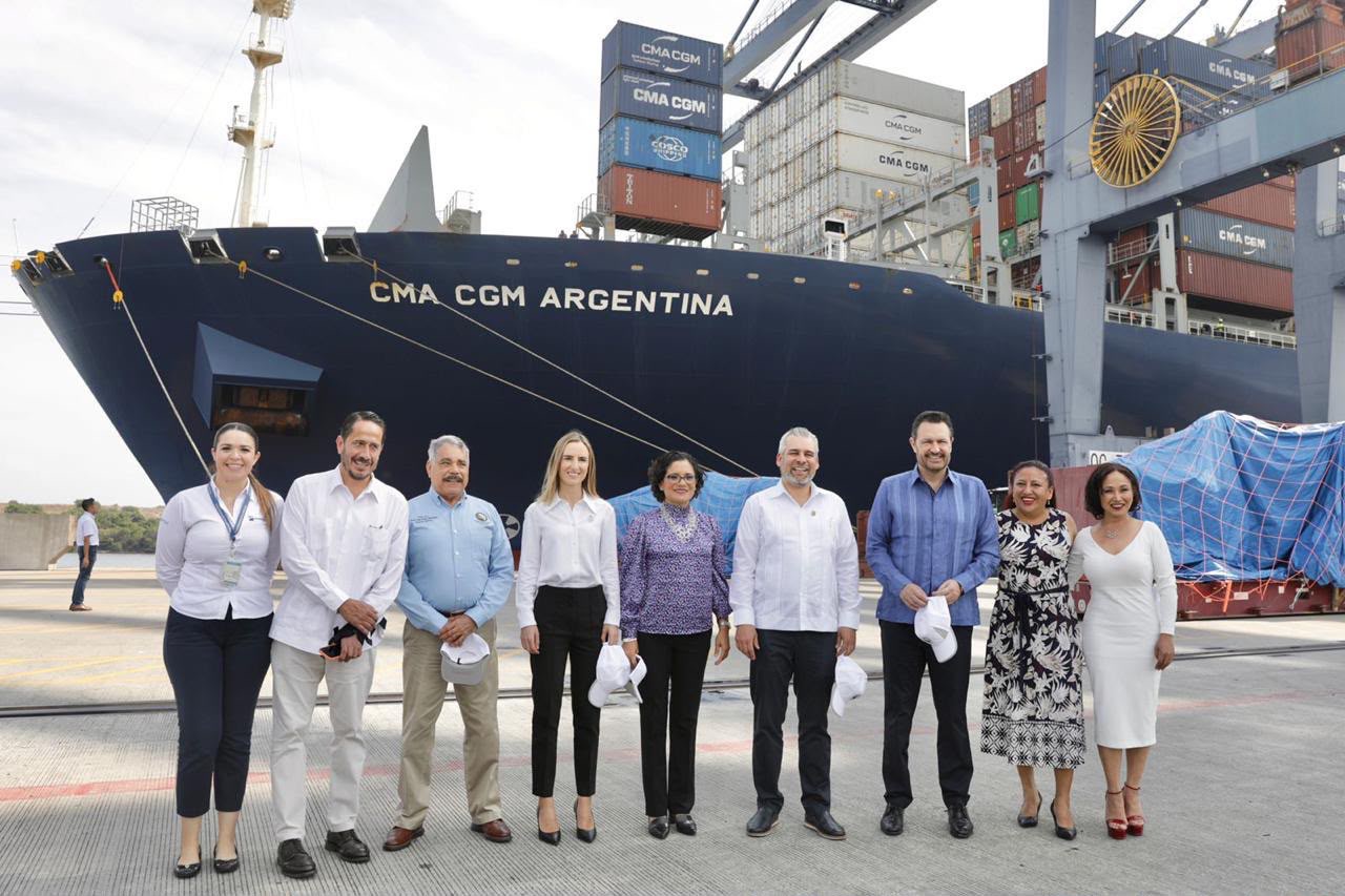 Puerto de Lázaro Cárdenas rompe récord; moviliza 15.5 millones de toneladas en primer semestre: Bedolla
