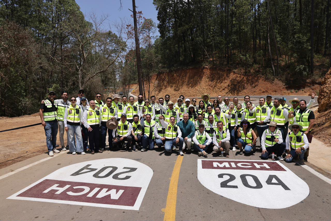 Sin deuda pública, van 2 mil 200 km carreteros rehabilitados en Michoacán: Bedolla