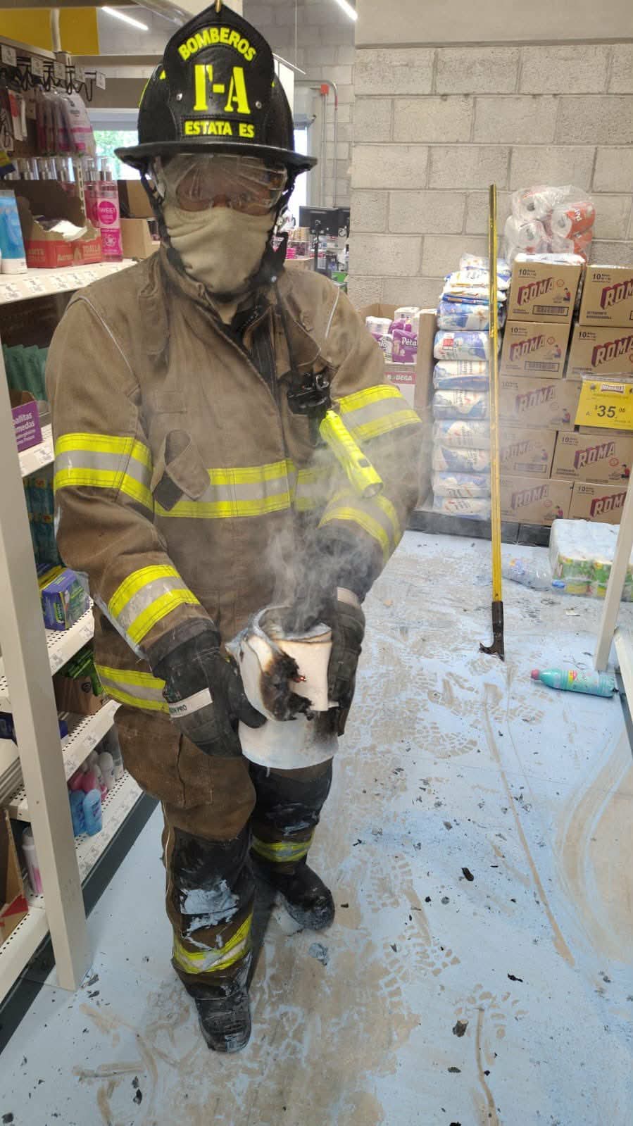 Reporte de incendio en Bodega Aurrera Indeco moviliza a los Bomberos, en Morelia 