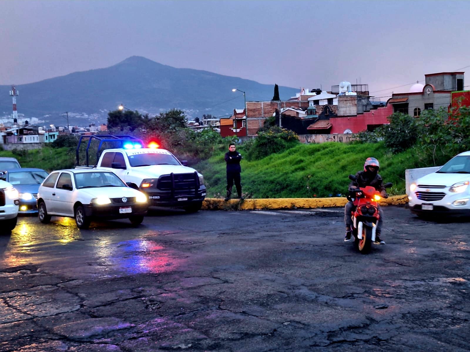 Adulto mayor es localizado sin vida debajo de puente vehicular, en Morelia