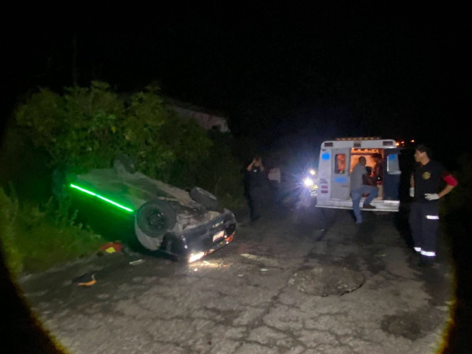 Volcadura automovilística en la carretera Zitácuaro-Toluca deja un muerto y dos heridos 