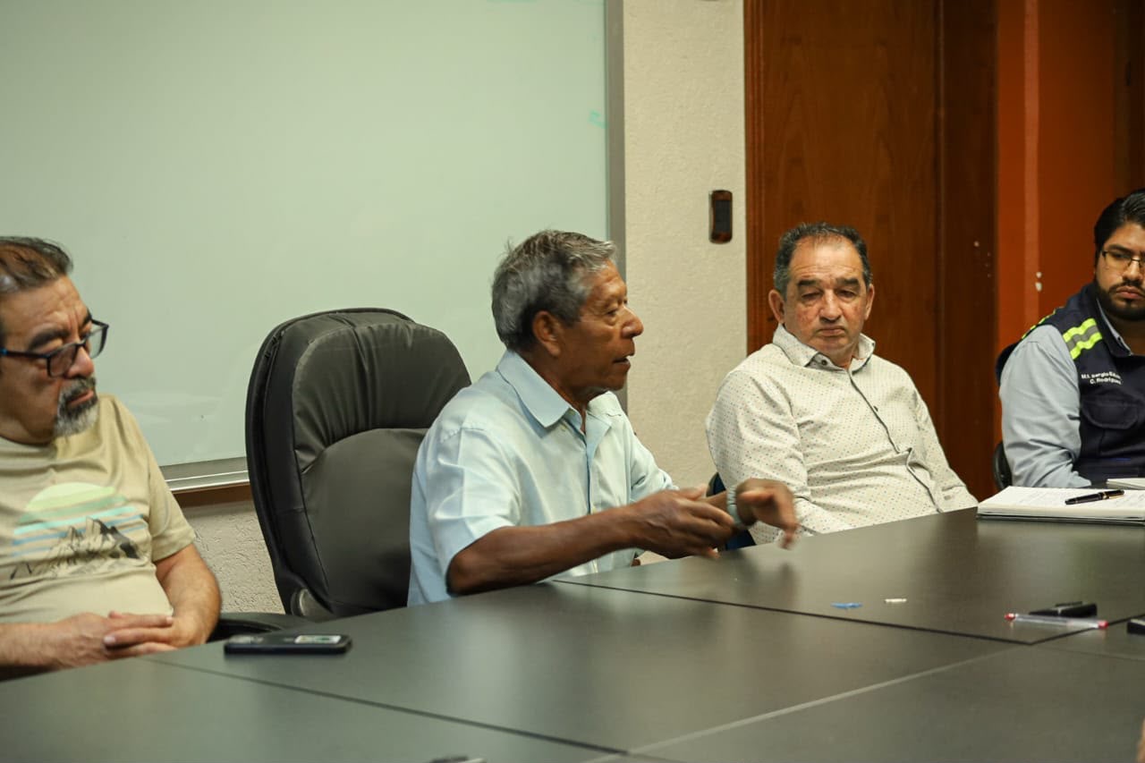 Adolfo Torres acuerda ruta de trabajo con habitantes de Satélite, Santa Fe y Álamos