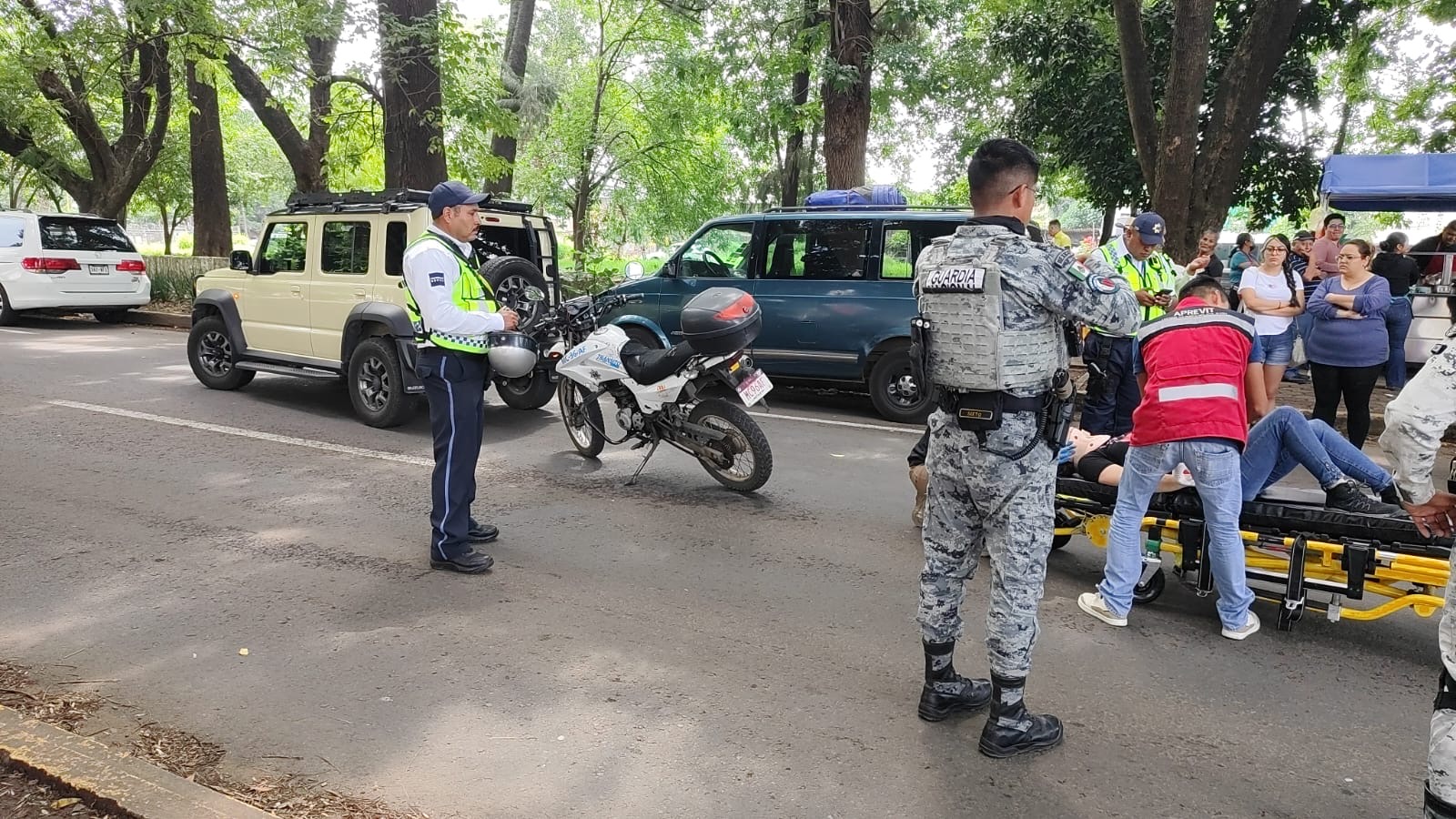 Atropellan a mujer sobre Paseo Lázaro Cárdenas; fue hospitalizada en Uruapan