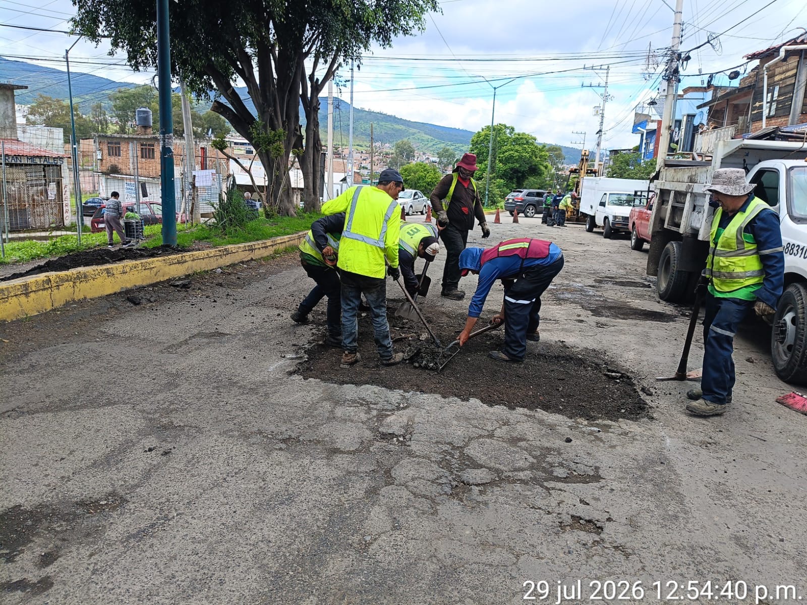 Atiende Gobierno de Morelia la avenida La Joya con jornada de bacheo