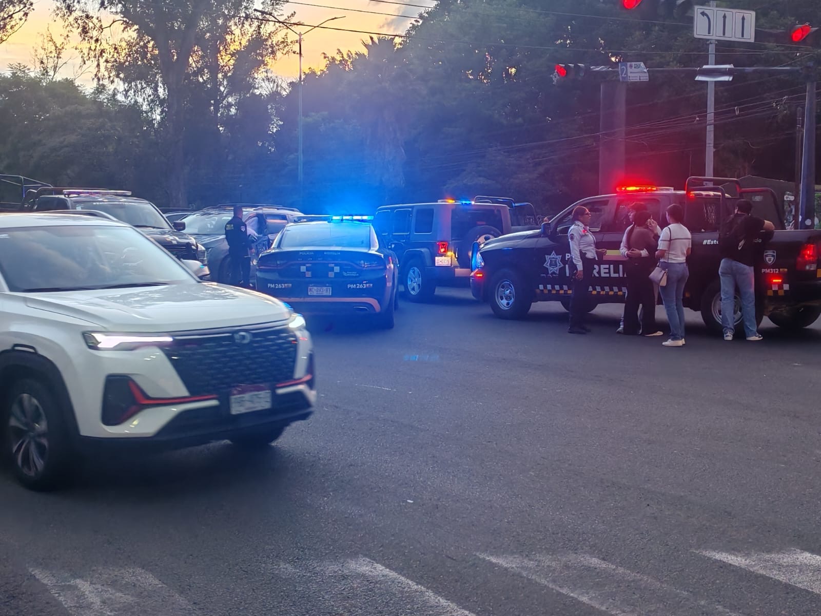 Motociclista muer3 tras choque con camioneta en Libramiento Sur de Morelia