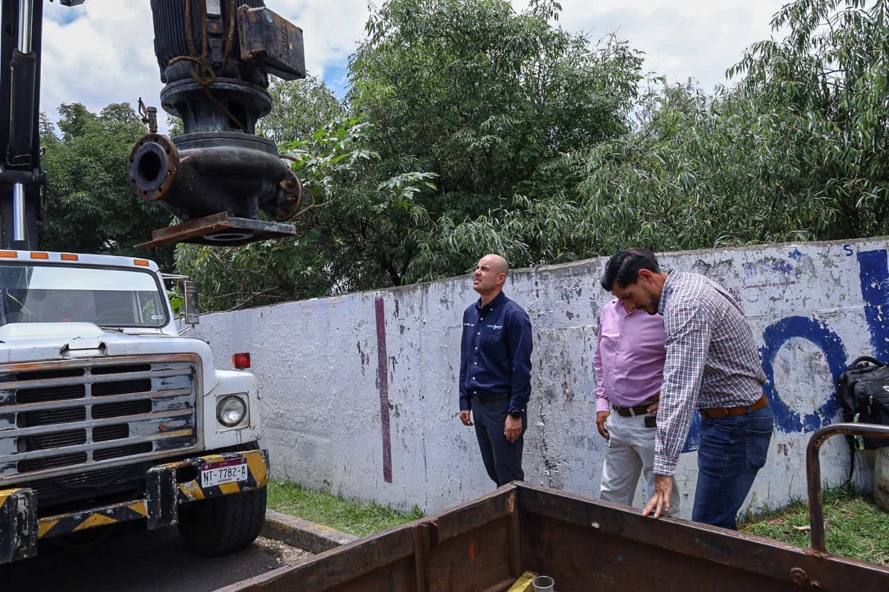 Supervisa Adolfo Torres acciones emergentes para restablecer el servicio en el rebombeo Guillermo Prieto