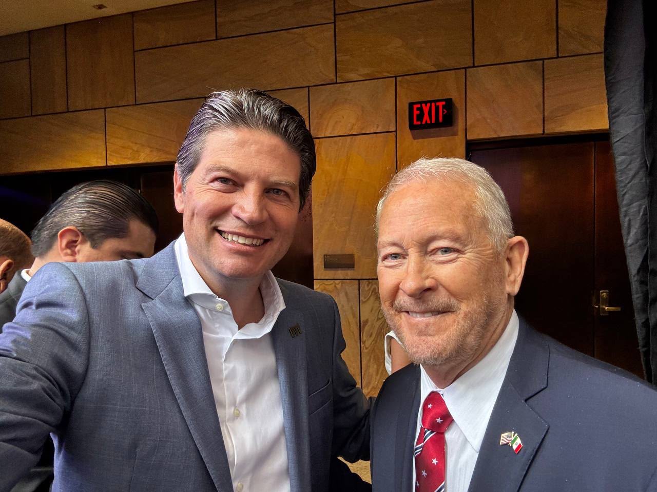 Alfonso Martínez Alcázar, invitado especial a la ceremonia de aniversario de independencia de los Estados Unidos