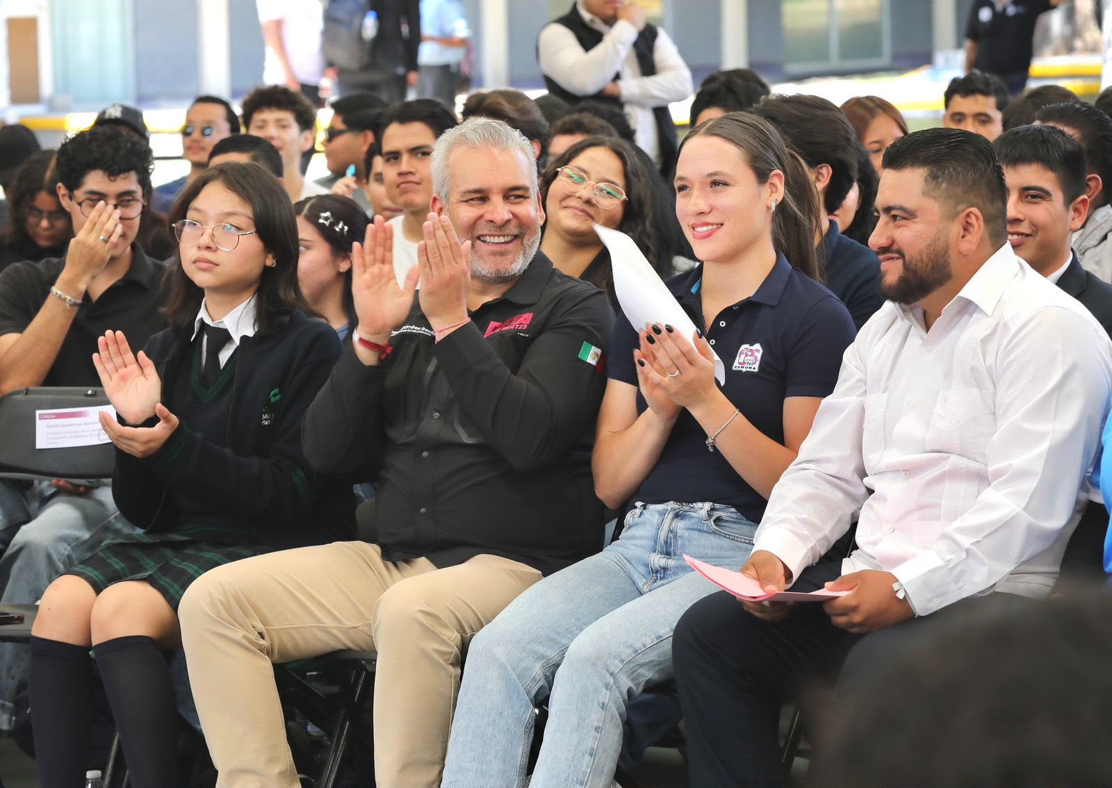 Con D4TA, docentes de prepa y universidad serán los primeros del país en recibir plan de internet gratuito: Bedolla