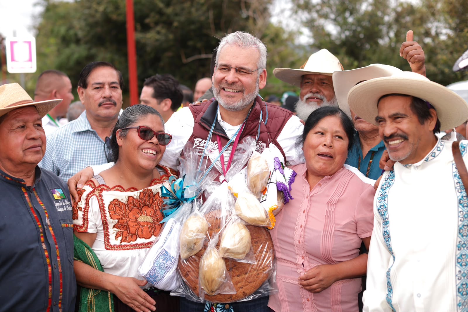 Con reconstrucción de la carretera Coeneo-Zipiajo se garantiza la conectividad de la región: Bedolla