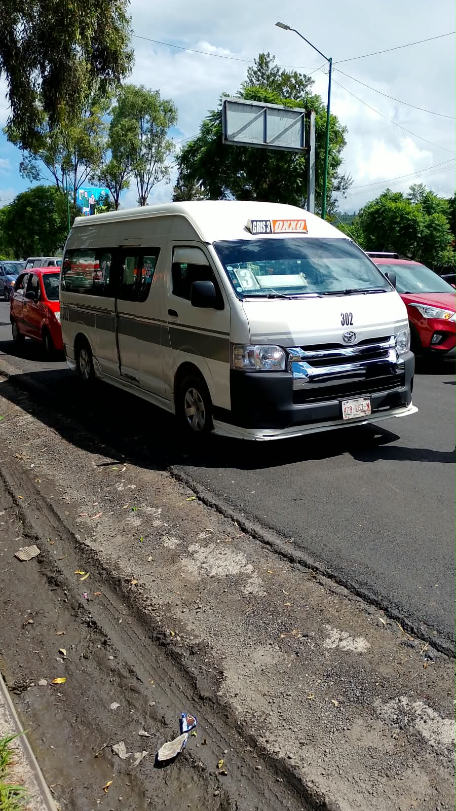 Automovilista y chofer de combi se agarran a golpes en el Libramiento Oriente de Morelia