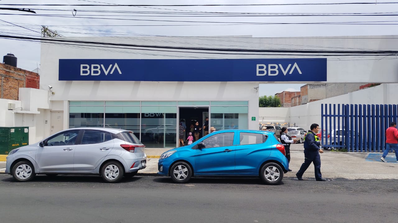 Asaltan a cuentahabiente afuera de banco BBVA en Morelia