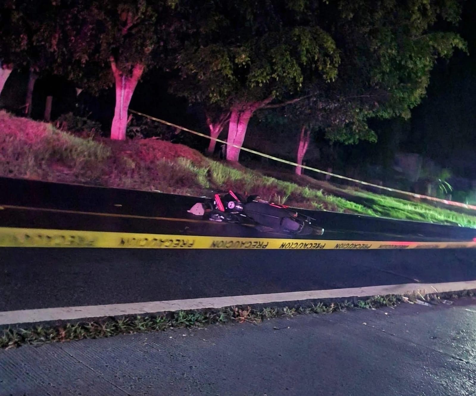 Dos mujeres pierden la vida en accidente de motocicleta, en Tangamandapio
