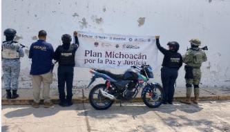 FGE asegura cuatro vehículos y detiene a tres personas durante operativos en Apatzingán