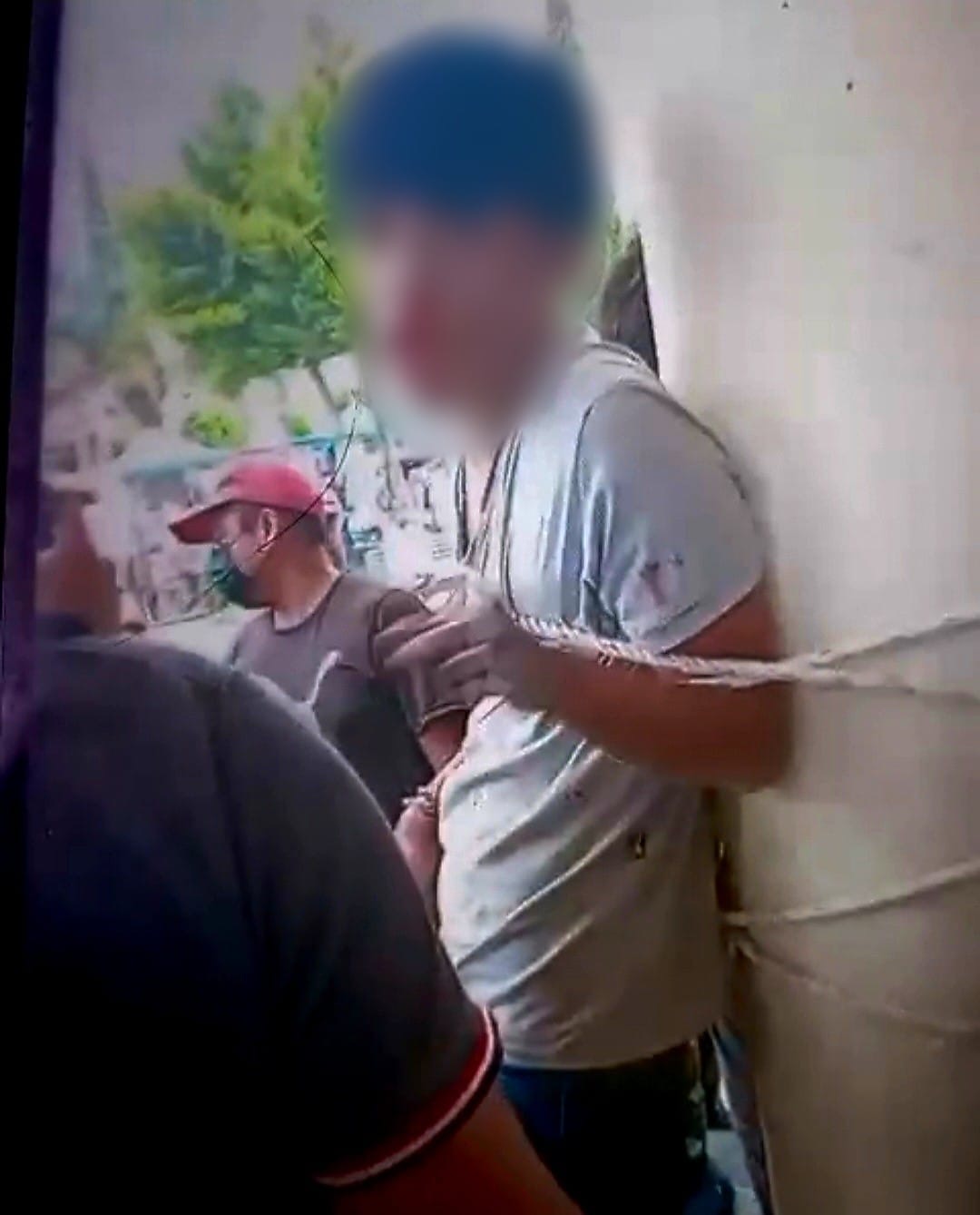 Comuneros tratan de linchar a dos presuntos extorsionadores en San Lorenzo, Uruapan 